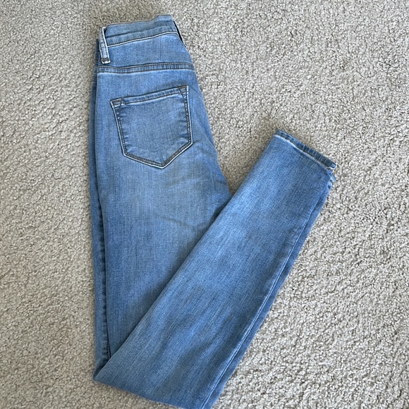 Light wash fashion nova jeans - Picture 2 of 2